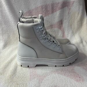 Dr. Martens Combs Poly Casual
Combat Boots Women’s Sz 6